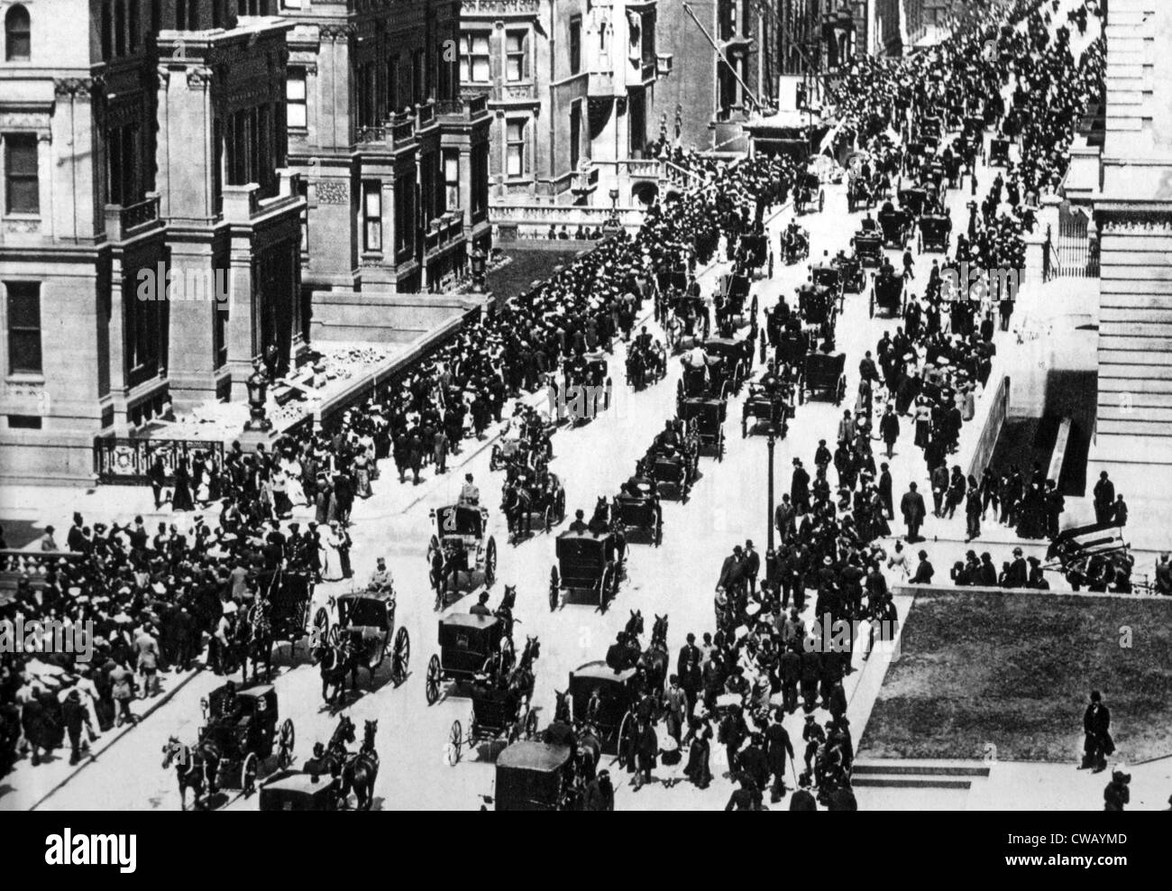 Easter Parade sulla Quinta Avenue di New York City, 1900. Foto Stock