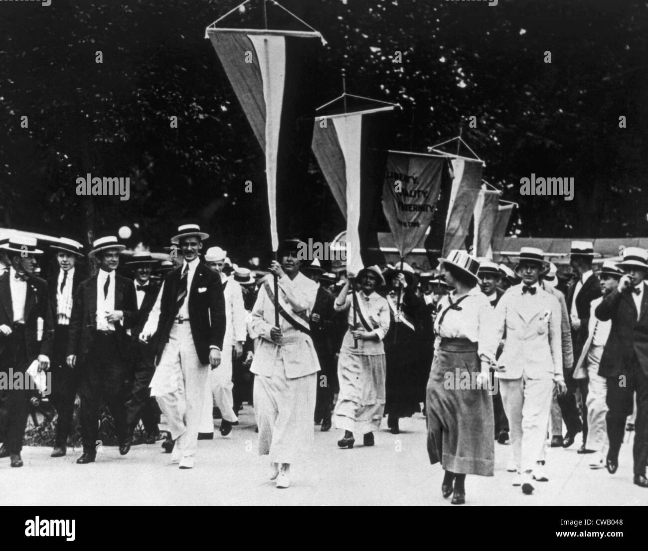 Suffragettes marching, Washington DC., 1917. Foto Stock