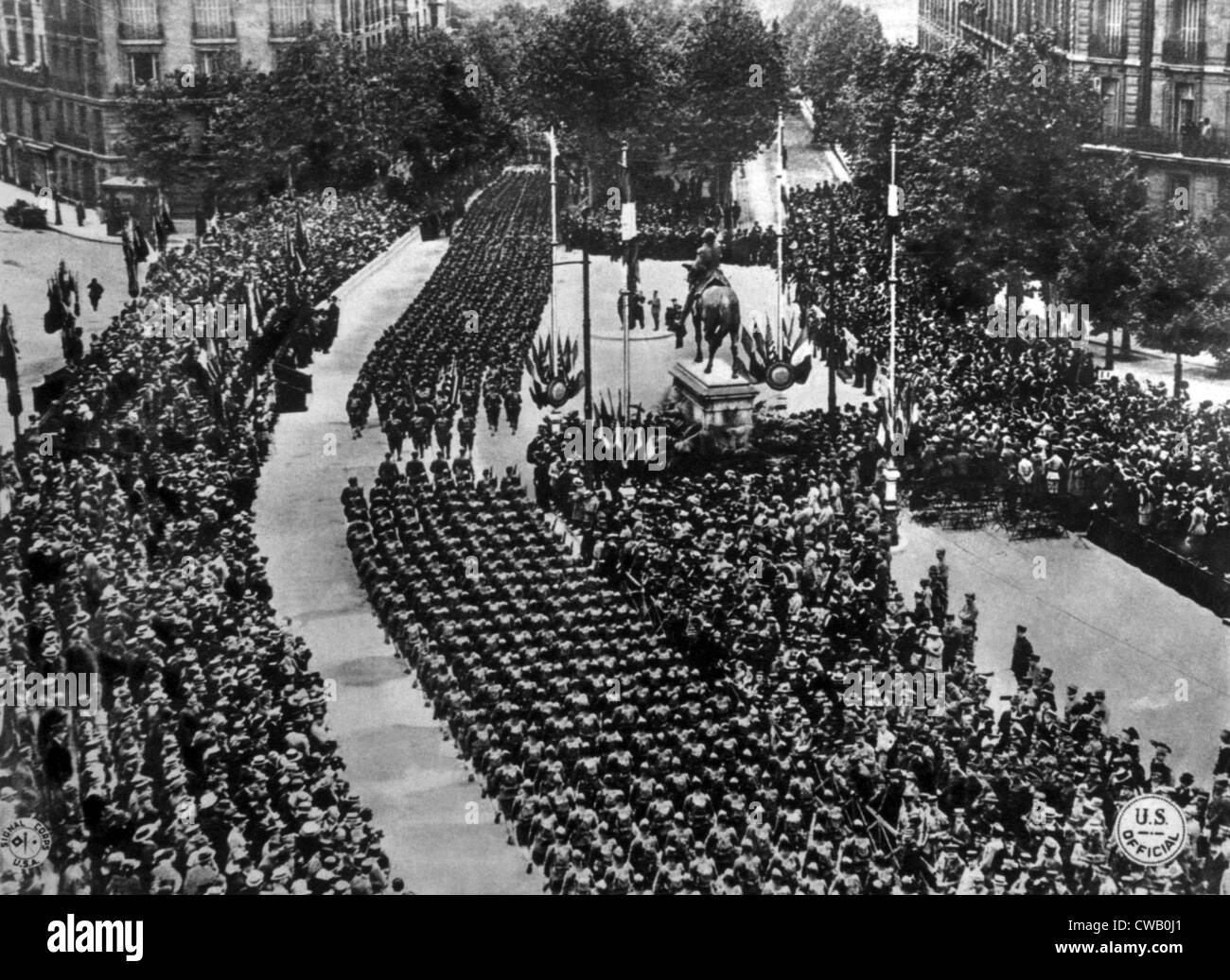 La prima guerra mondiale, le truppe americane marciare lungo la ri-denominato Avenue de Presidente Wilson a Parigi, 4 luglio 1918, U.S. Signal Corps Foto Stock