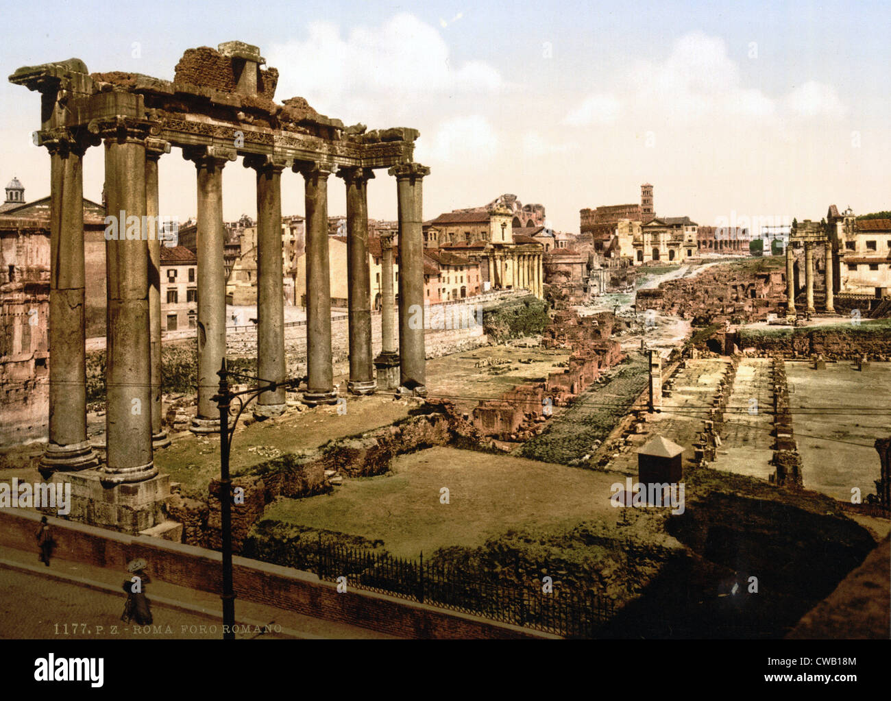 Roma, resti del Tempio di Saturno nel Foro Romano, Roma, Italia; colore photochrom ca 1890s Foto Stock