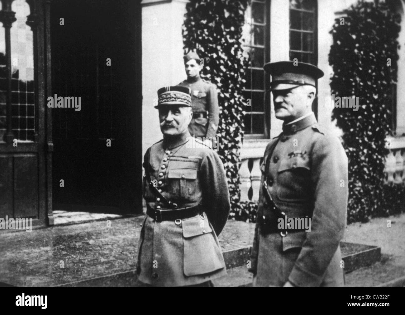 Il maresciallo Foch Ferdinand, il generale John J. Pershing a Chaumont, Francia, 1917 Foto Stock