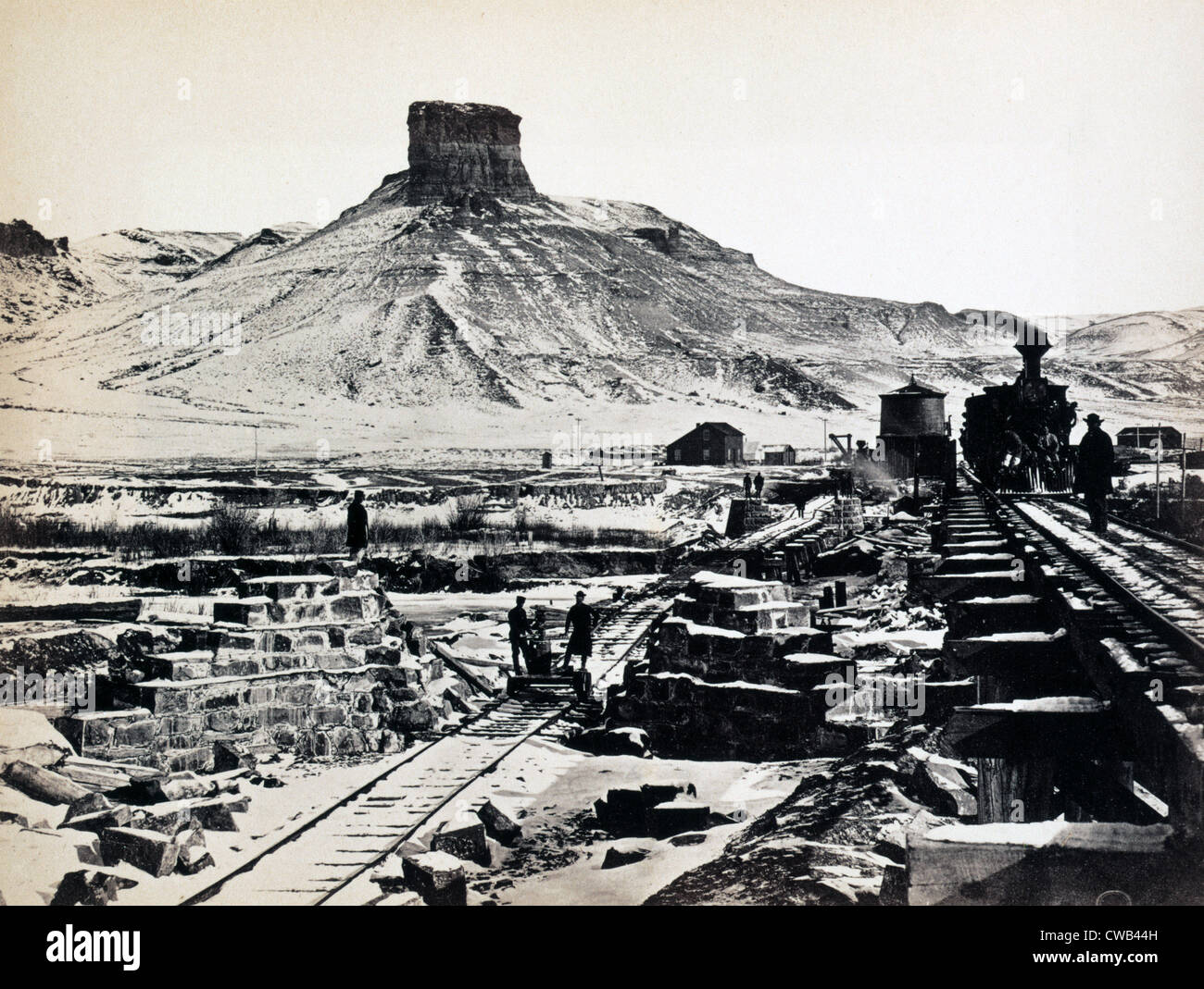 Cittadella rock, Green River Valley, la costruzione di un ponte ferroviario nella verde vallata del fiume, Wyoming e Cittadella Rock, un Foto Stock
