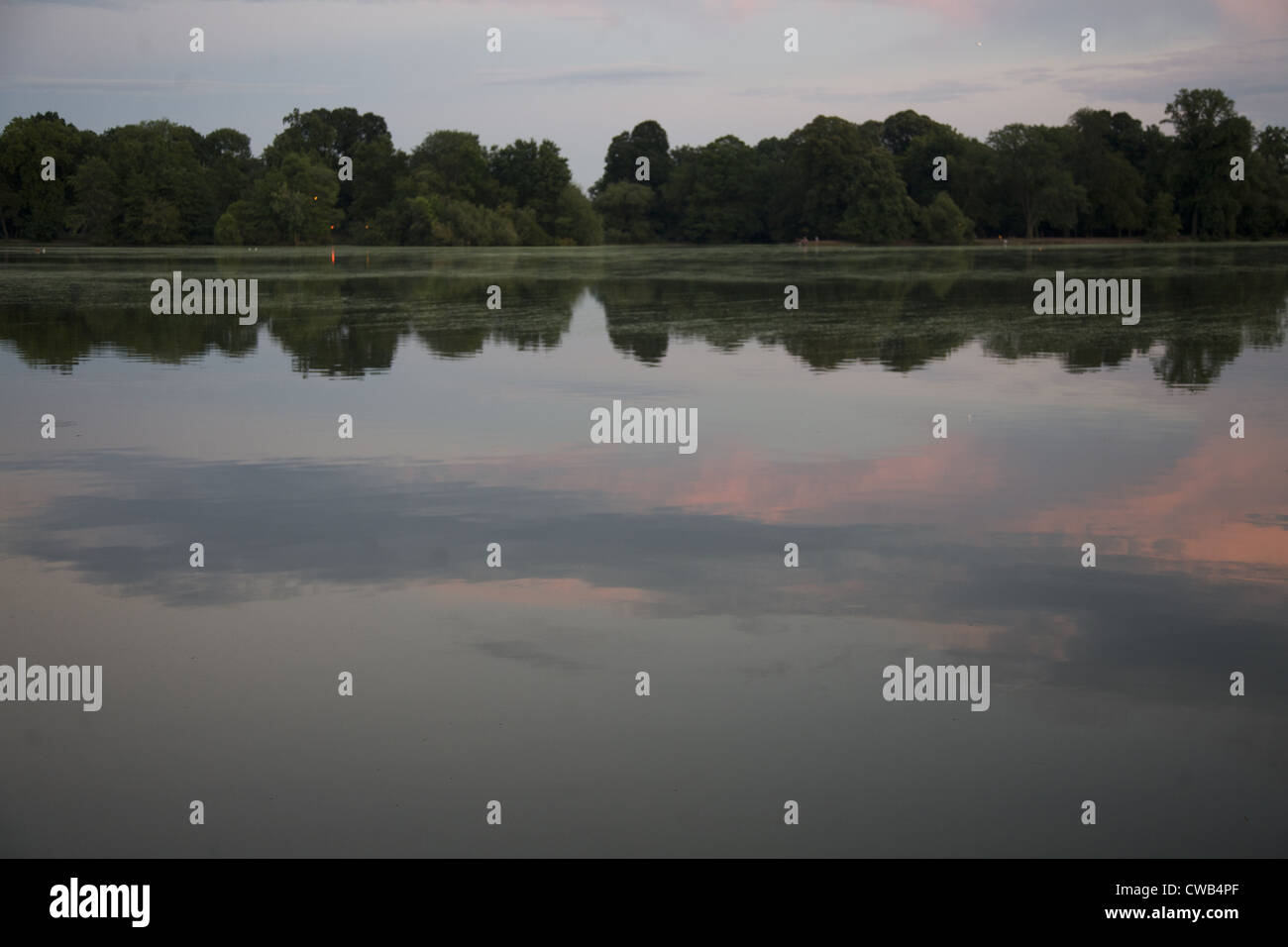 Fine giornata lungo il lago in Prospect Park di Brooklyn, New York. Foto Stock