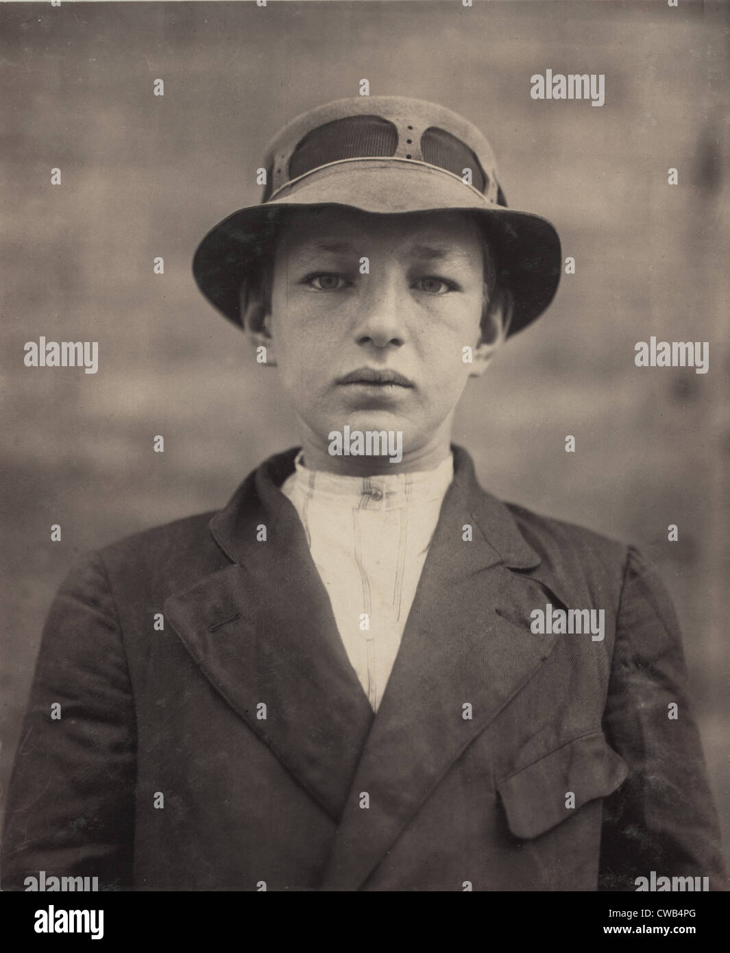 William Gross, newsboy, 15 anni, la vendita di carte 5 anni, guadagna 50 centesimi di euro a settimana per andare al cinema, visitare le berline e di fumo. Foto Stock