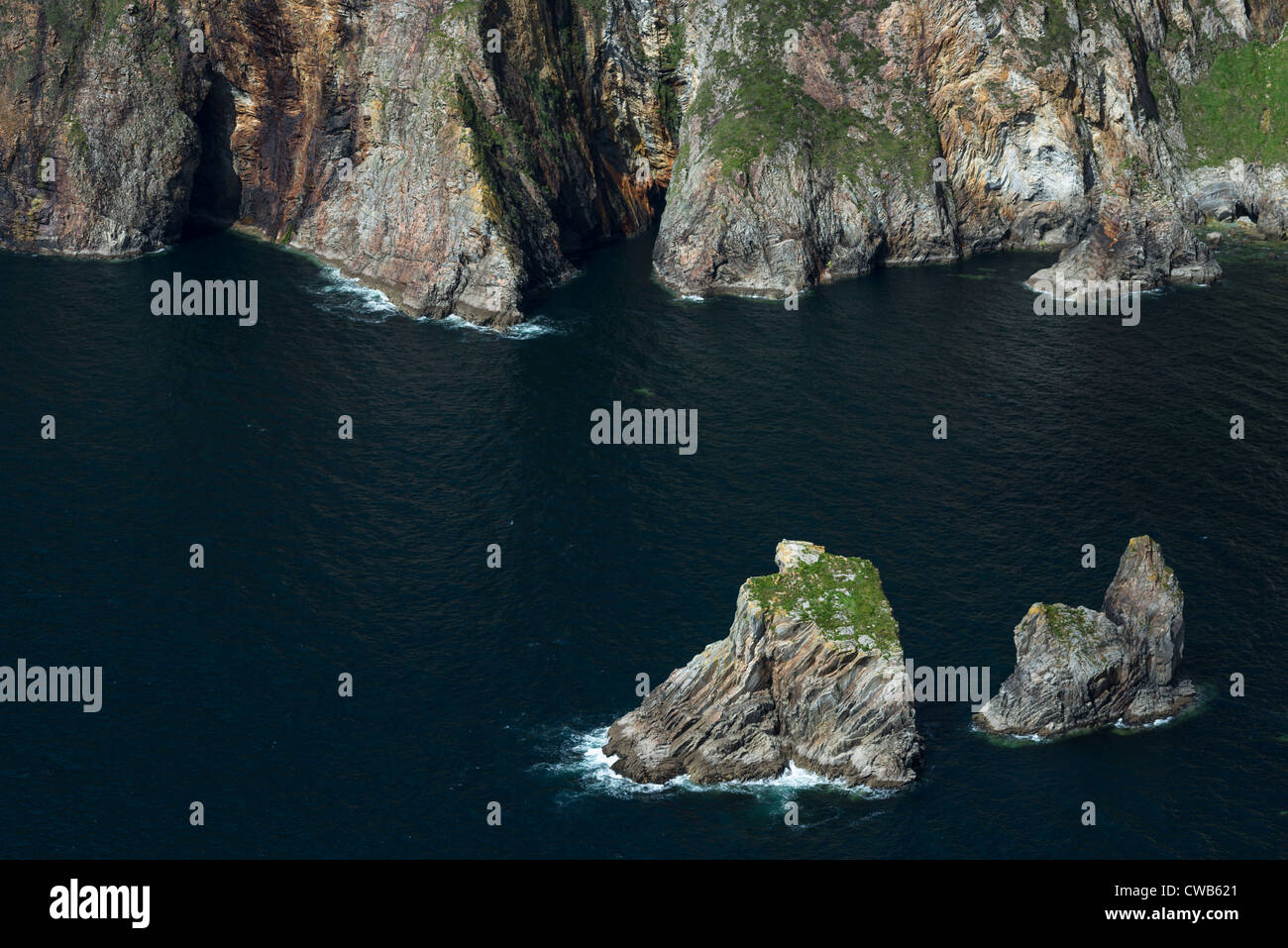 Pile di mare a Slieve League cliffs, sulla costa occidentale di Donegal, Repubblica di Irlanda. Foto Stock