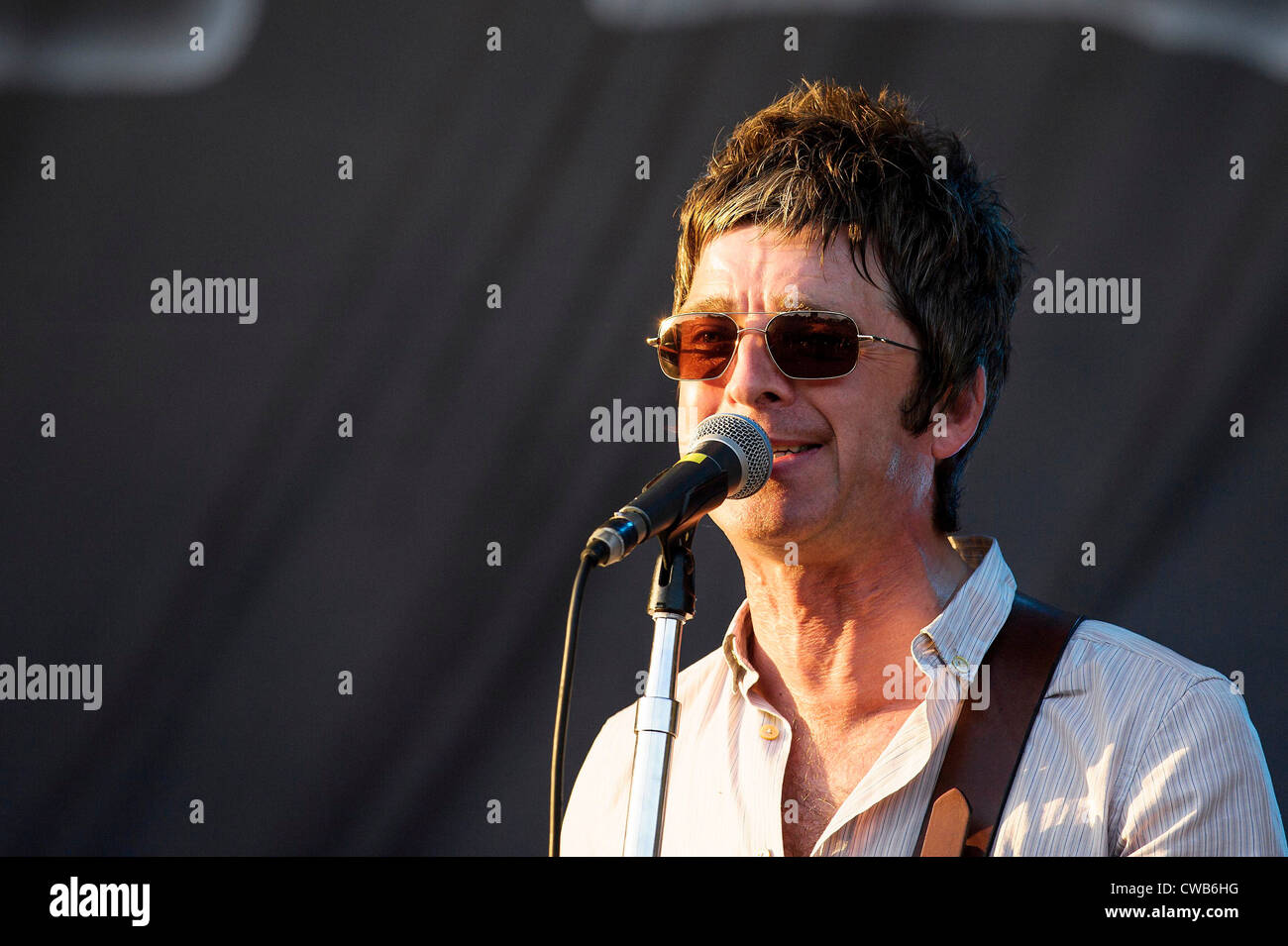 Noel Gallagher High flying Birds gioca V Festival il 18/08/2012 a Hylands Park, Chelmsford. Persone nella foto: Noel Gallagher. Foto di Julie Edwards. Nota: Questa immagine non può essere utilizzato dopo il 19/09/2012 Foto Stock