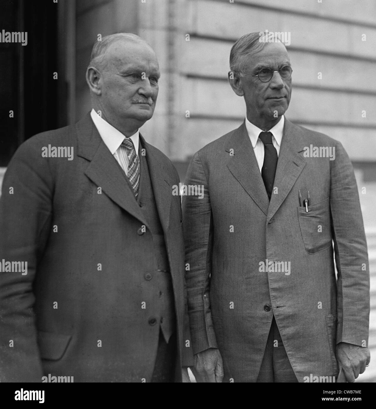 Willis C. Hawley e Reed Smoot, co-sponsor della Smoot-Hawley aliquota Act del 1930, c. 1929 Foto Stock