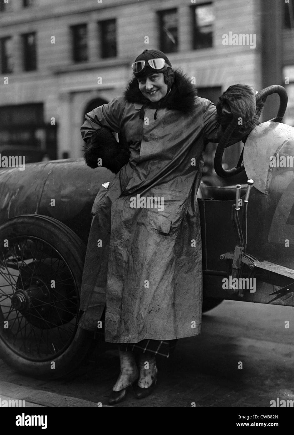 Donna con race car ca. 1920s. Foto Stock