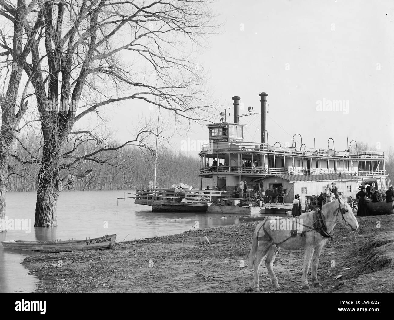 Fiume Mississippi, Steamboat in atterraggio a Tumulo City, Tennessee ca. 1920 Foto Stock