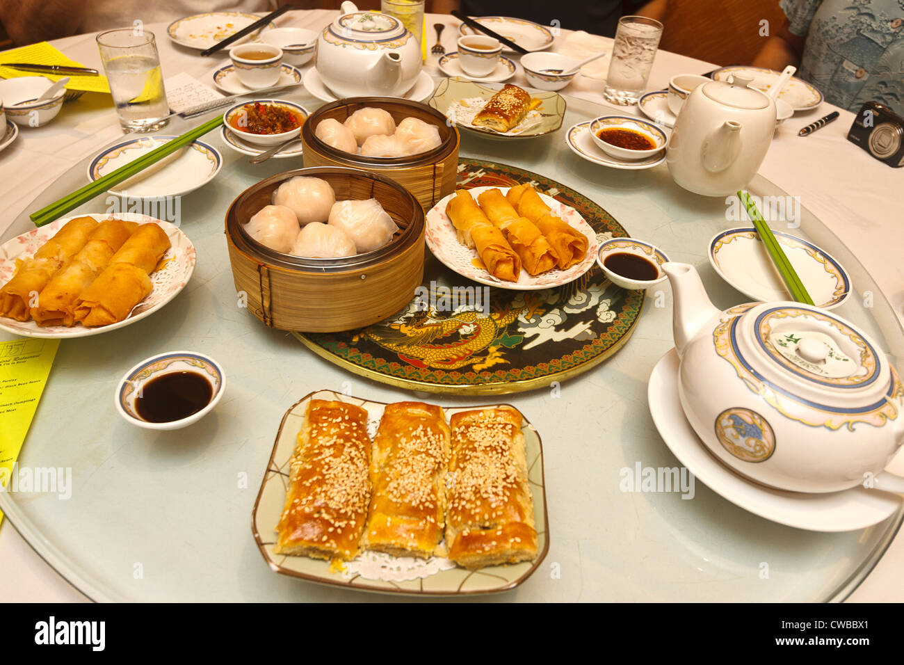 Piatti Dim Sum serviti al Fisherman's terrazza ristorante di pesce in Richmond, BC, Canada. Foto Stock