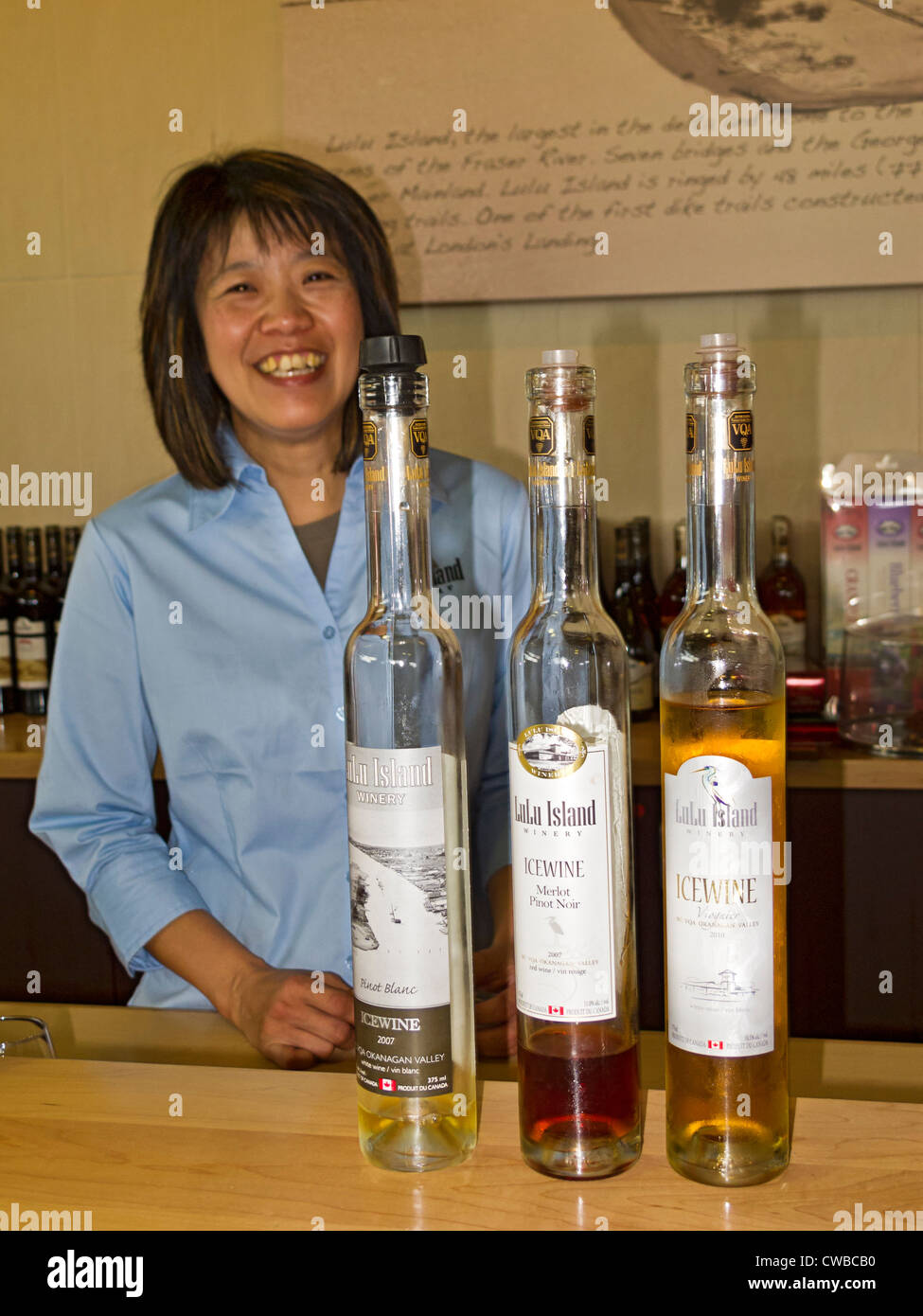 Degustazione di vino a Lulu Island Winery di Richmond, British Columbia, Canada. Foto Stock