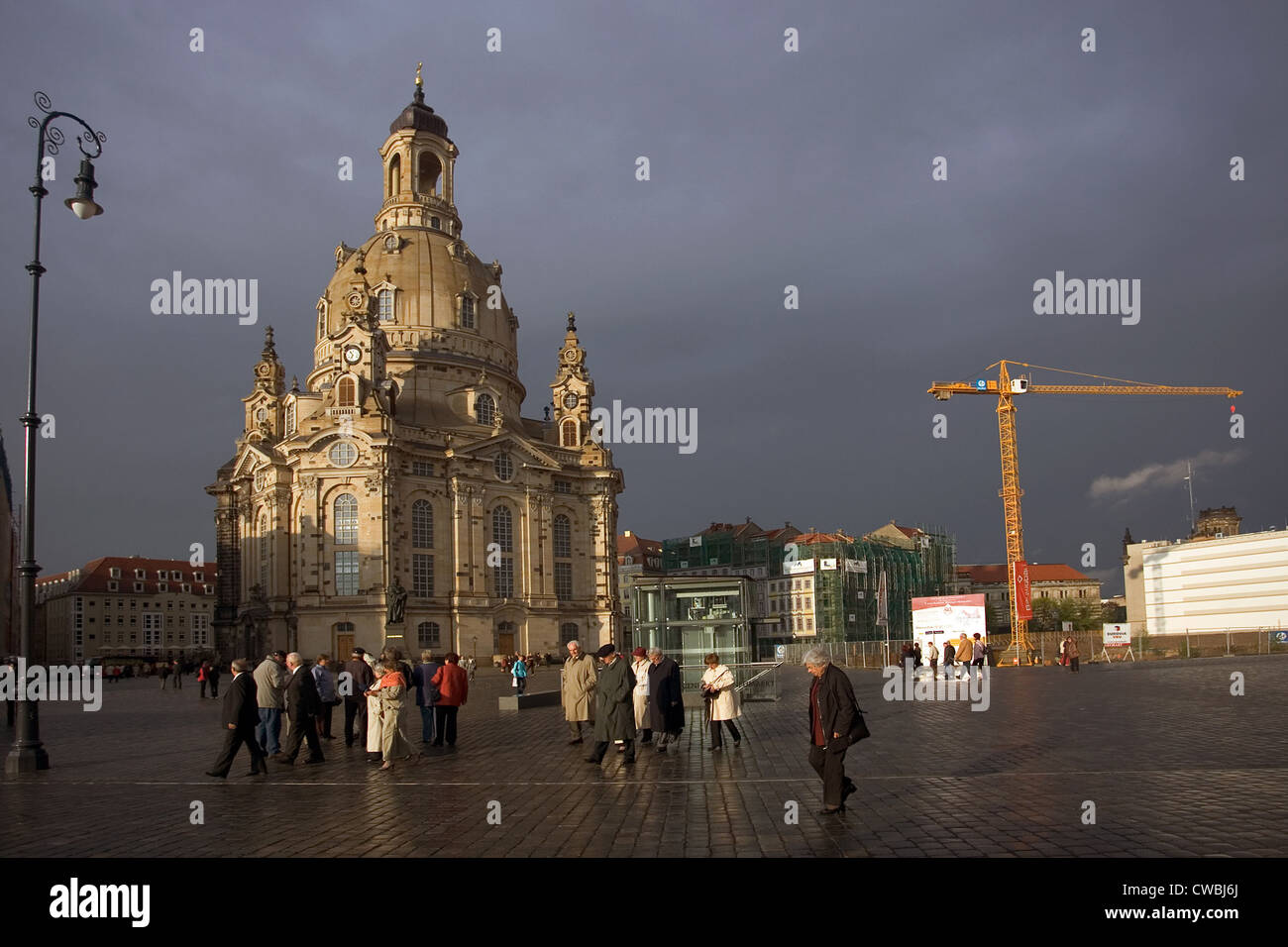 A Dresda, la chiesa Frauenkirche nella luce della sera Foto Stock