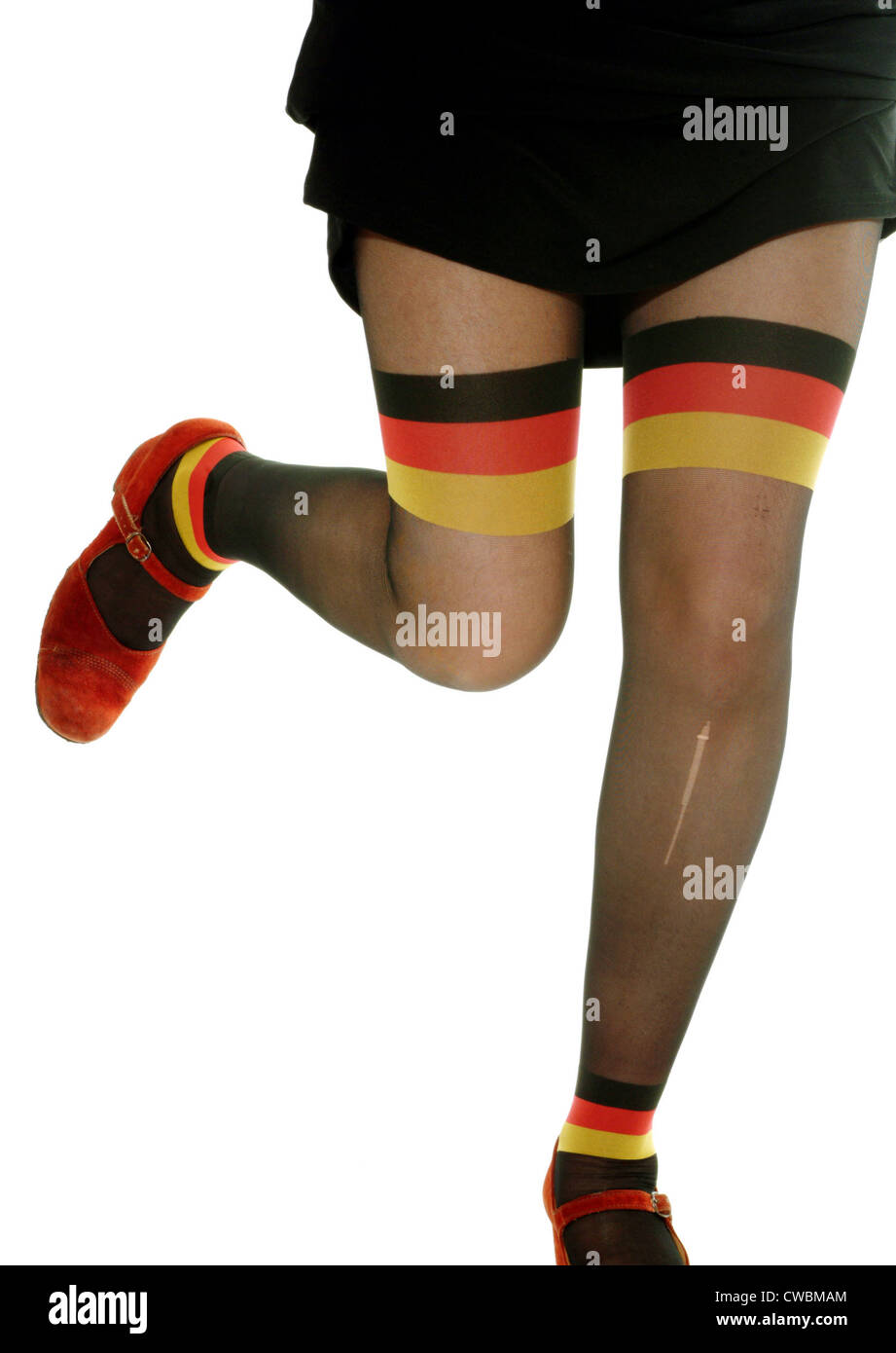 Berlin donna indossa un collant con la bandiera della Germania motif Foto Stock