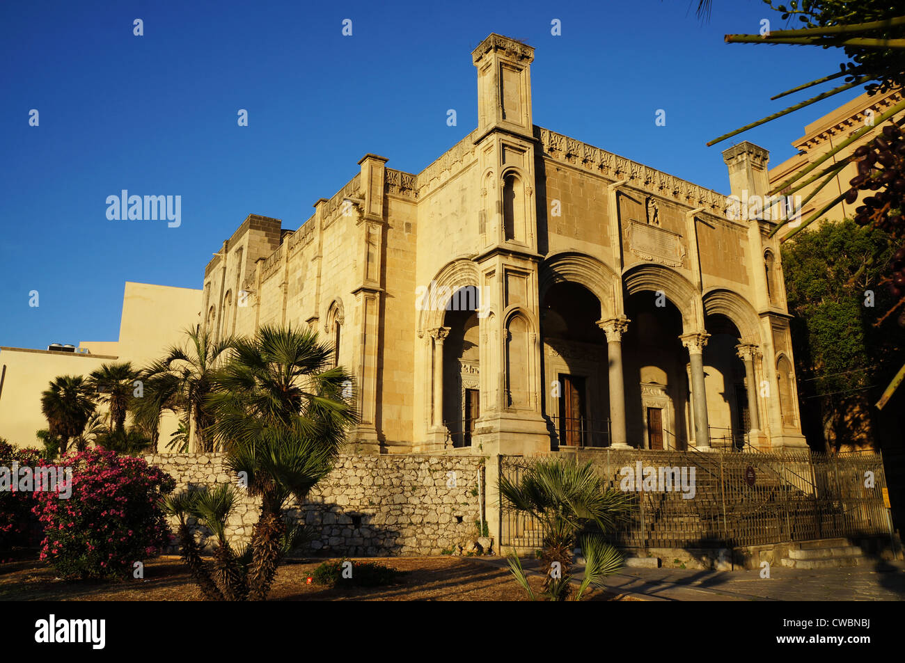 Vista della chiesa gotica di Santa Maria nel centro storico di Palermo Foto Stock