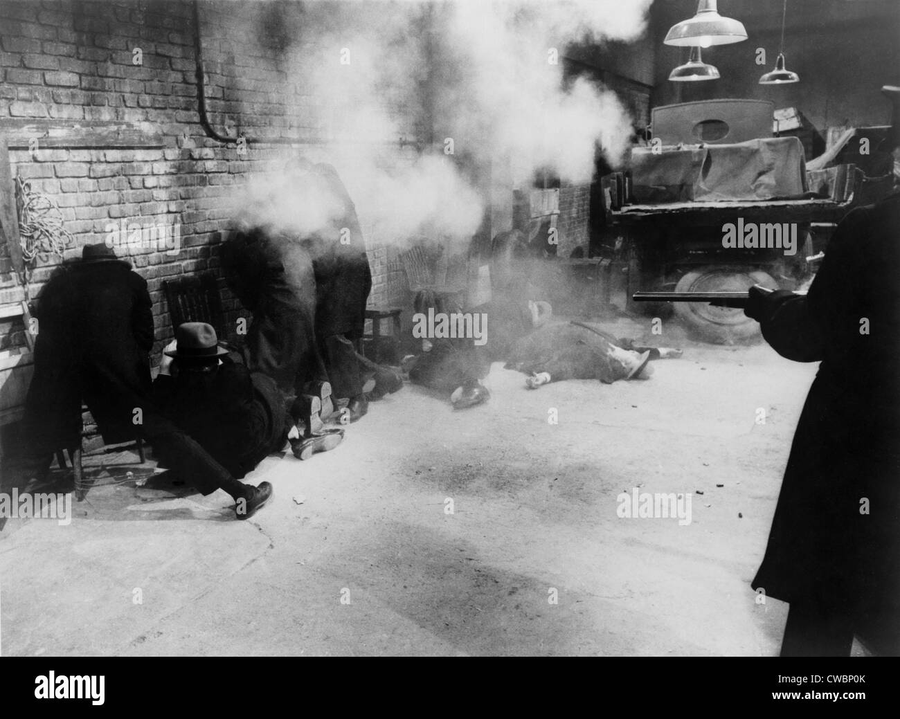 Rievocazione del giorno di San Valentino strage da Roger Corman's 1967 film, il ST. Il GIORNO DI SAN VALENTINO strage. Foto Stock