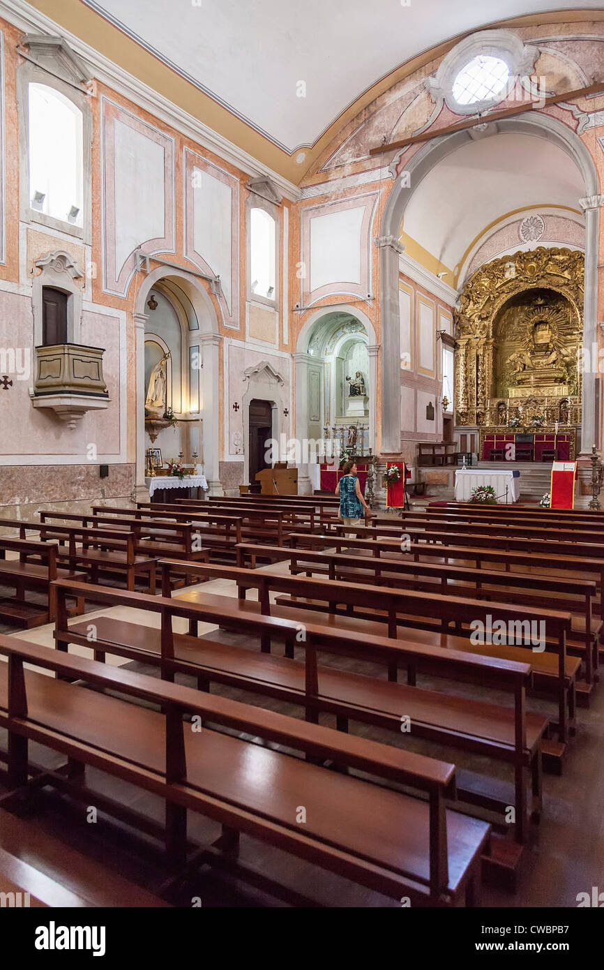 Sao Pedro chiesa interno in Obidos. Obidos è un molto ben conservato borgo medievale, ancora dentro le mura del castello in Portogallo. Foto Stock