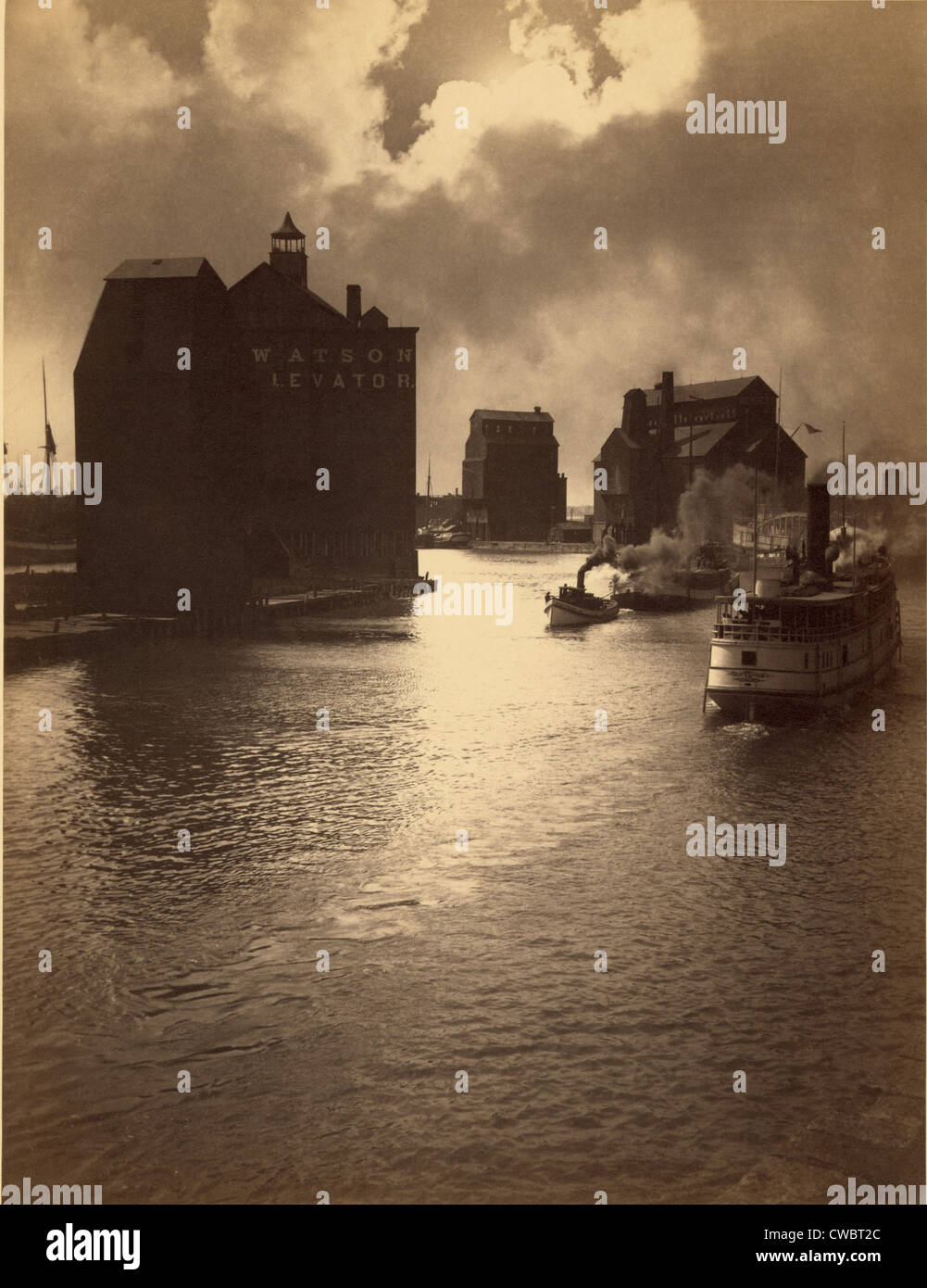 George Barker (1844-1894), il fotografo canadese ha creato questa immagine luminosa di elevatori delle granaglie, in Buffalo, New York in 1883. Foto Stock