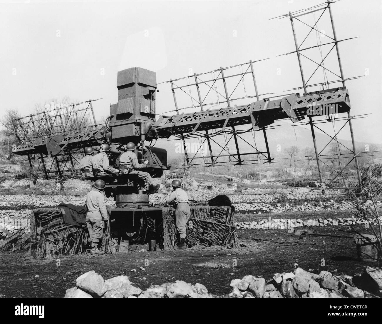 Set di Radar SCR-268, utilizzato per il controllo anti-aerei spari, azionato da un uomo cinque equipaggi in Italia durante la Seconda Guerra Mondiale. Foto Stock