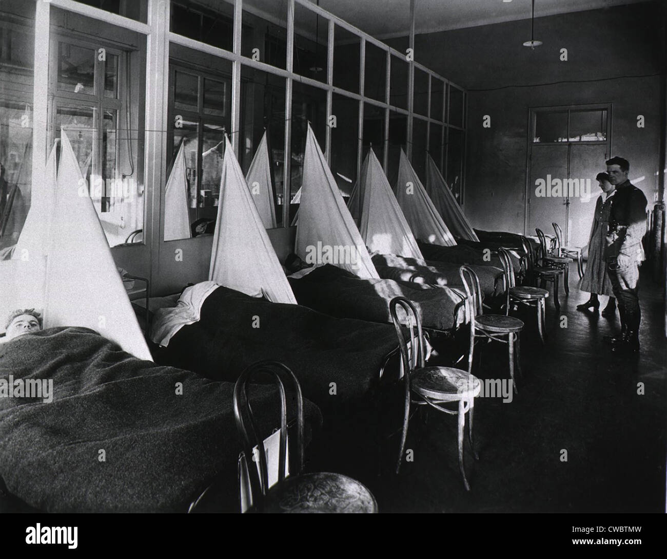 Lo spagnolo epidemia di influenza 1918-19. U. S. Esercito di ospedale da campo a Aix-les-Bain, Francia influenza ward con malati di soldati degli Stati Uniti. Foto Stock