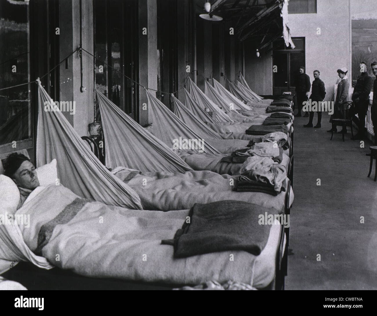 Lo spagnolo epidemia di influenza 1918-19. Una polmonite portico a U. S. Esercito di ospedale da campo a Aix-les-Bains, Francia, durante lo spagnolo Foto Stock
