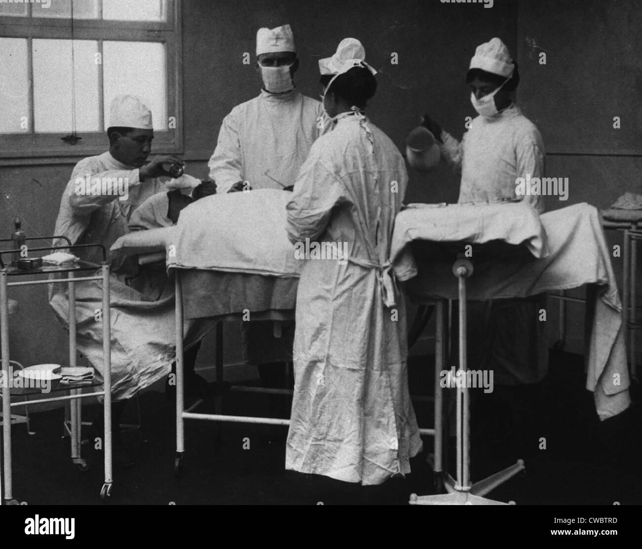 Funzionamento a U.S. Esercito di ospedale da campo a Winchester, Inghilterra durante la guerra mondiale I. anestesia viene somministrata mediante gocciolamento Foto Stock