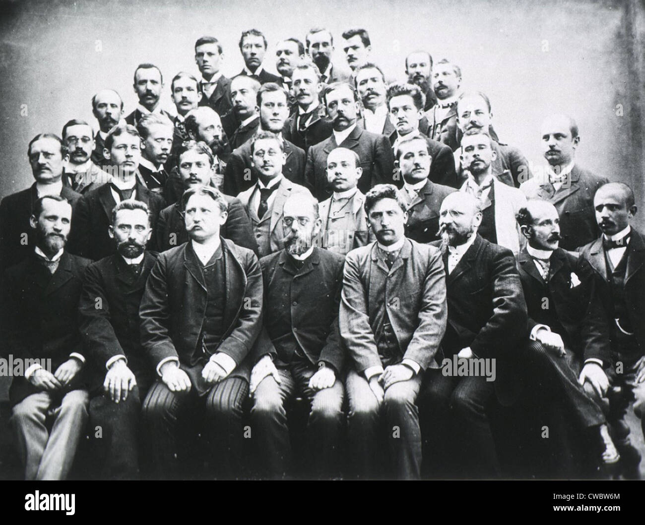 Robert Koch (1843-1910), fotografati con il primo corso di perfezionamento dato in batteriologia a Berlino, 1891. Foto Stock