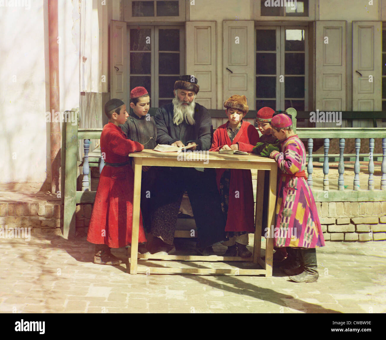 Un gruppo di ragazzi ebrei con il loro insegnante in Samarcanda, ca. 1910. Samarcanda è gli ebrei hanno vissuto sotto il dominio musulmano fino alla fine del XVIII secolo Foto Stock
