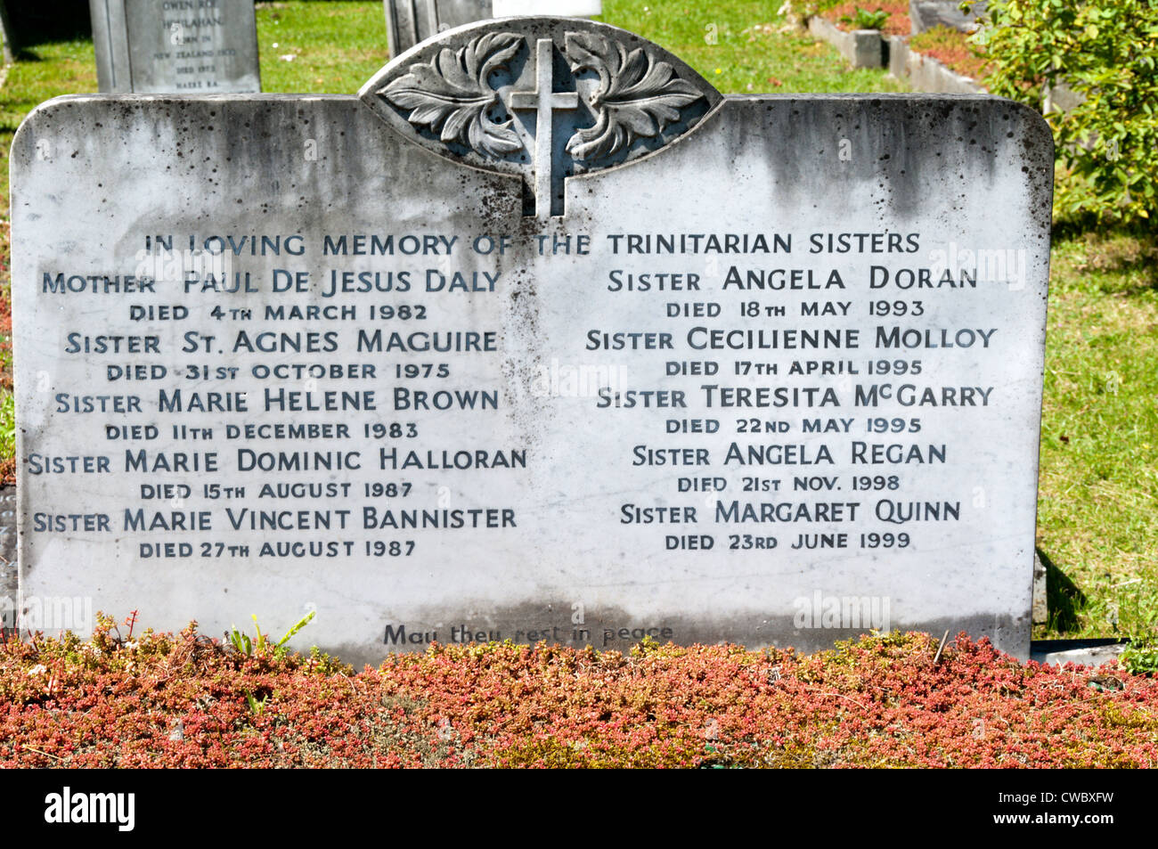 Suore Trinitarie lapidi in London Road cimitero, Bromley, Kent. Foto Stock