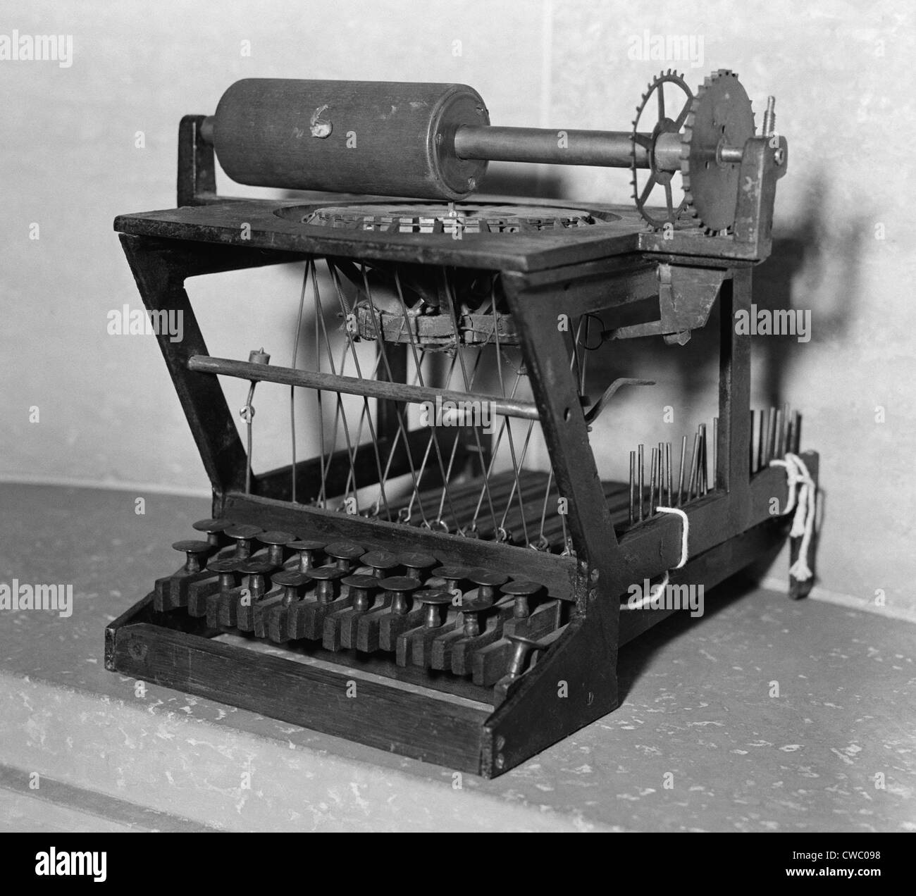 I primi modelli di un Scoles e Glidden nastri inchiostratori per macchine da scrivere, con 18 tasti. Ca. 1870. Foto Stock