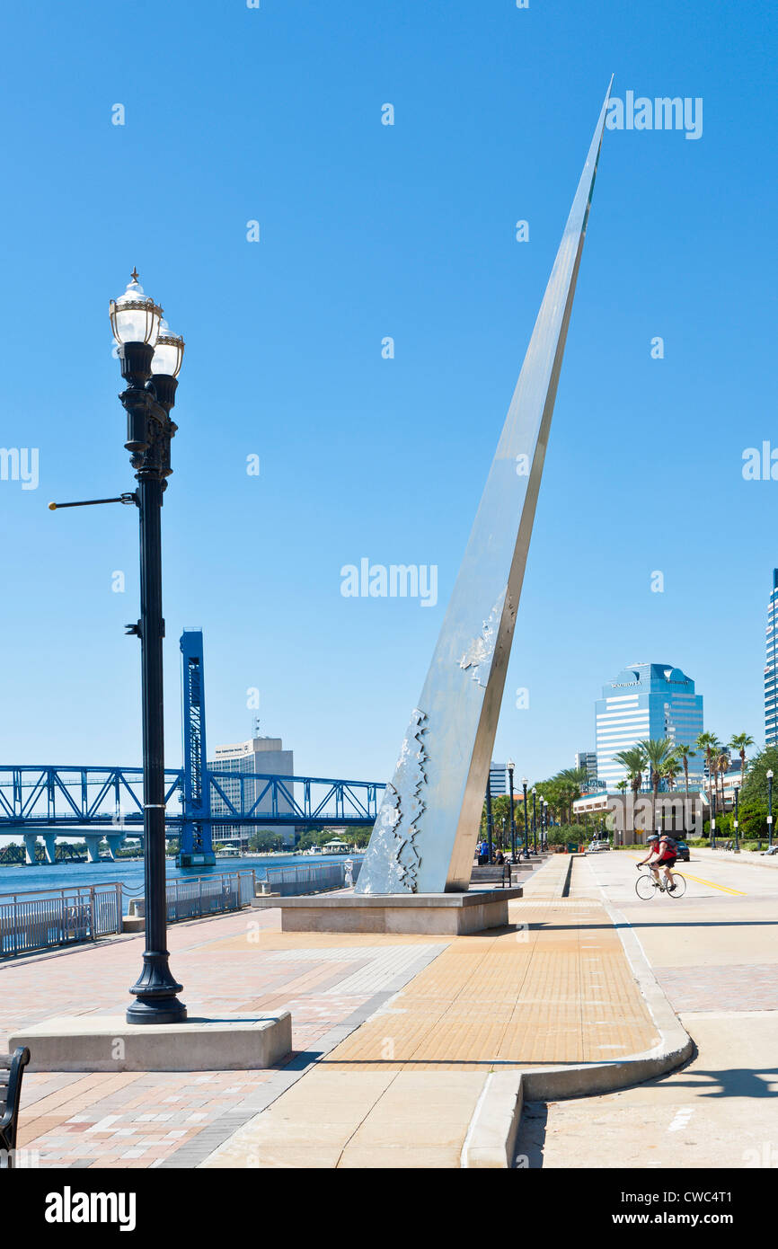 La scultura di Bruce White Memorial al grande incendio di Jacksonville sul Northbank Riverwalk nel centro di Jacksonville, Florida Foto Stock