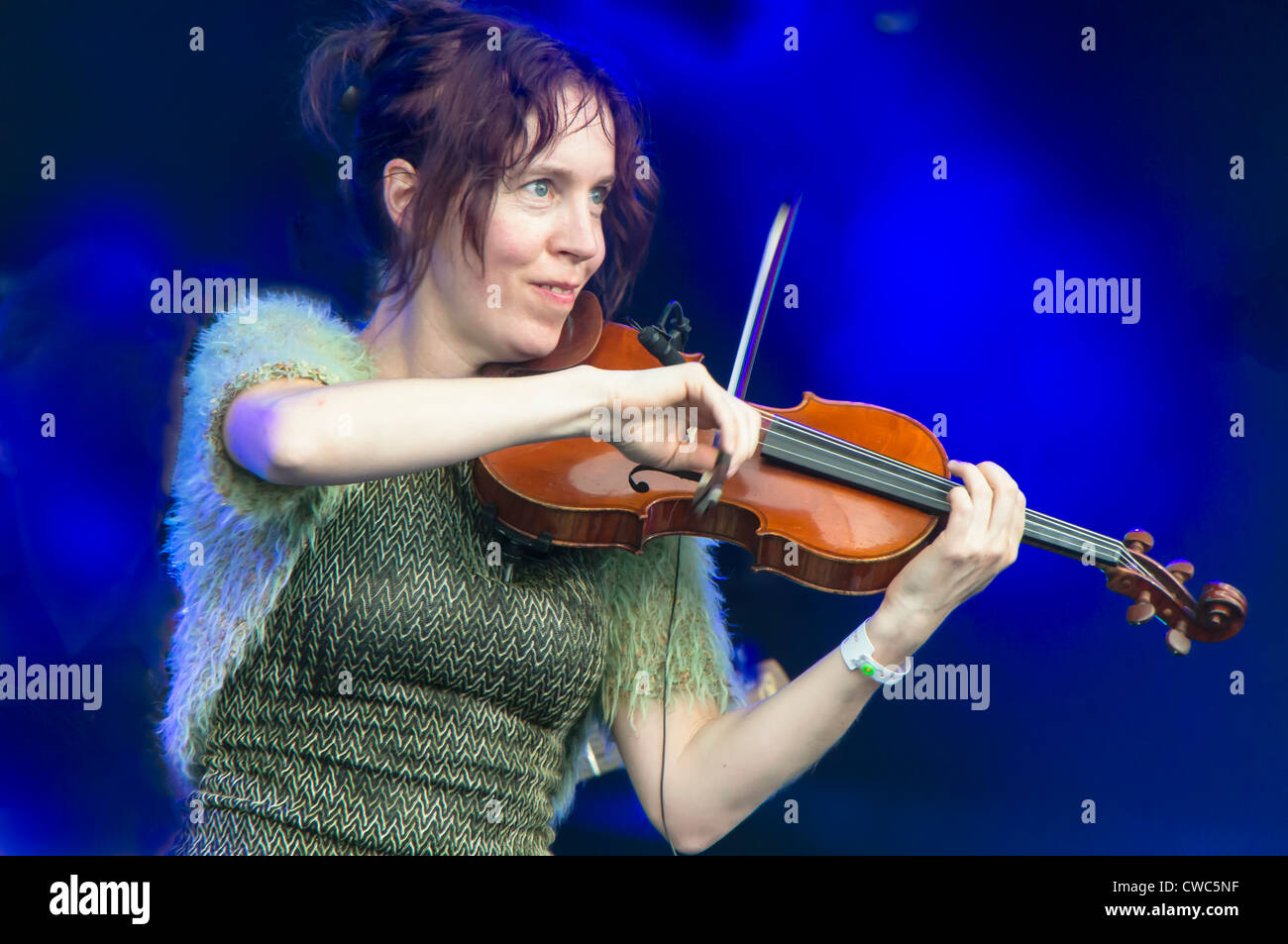 CAMBRIDGE REGNO UNITO, 27 luglio 2012: Spiro folk contemporaneo orchestra presso il Festival del Folk di Cambridge, Regno Unito Foto Stock