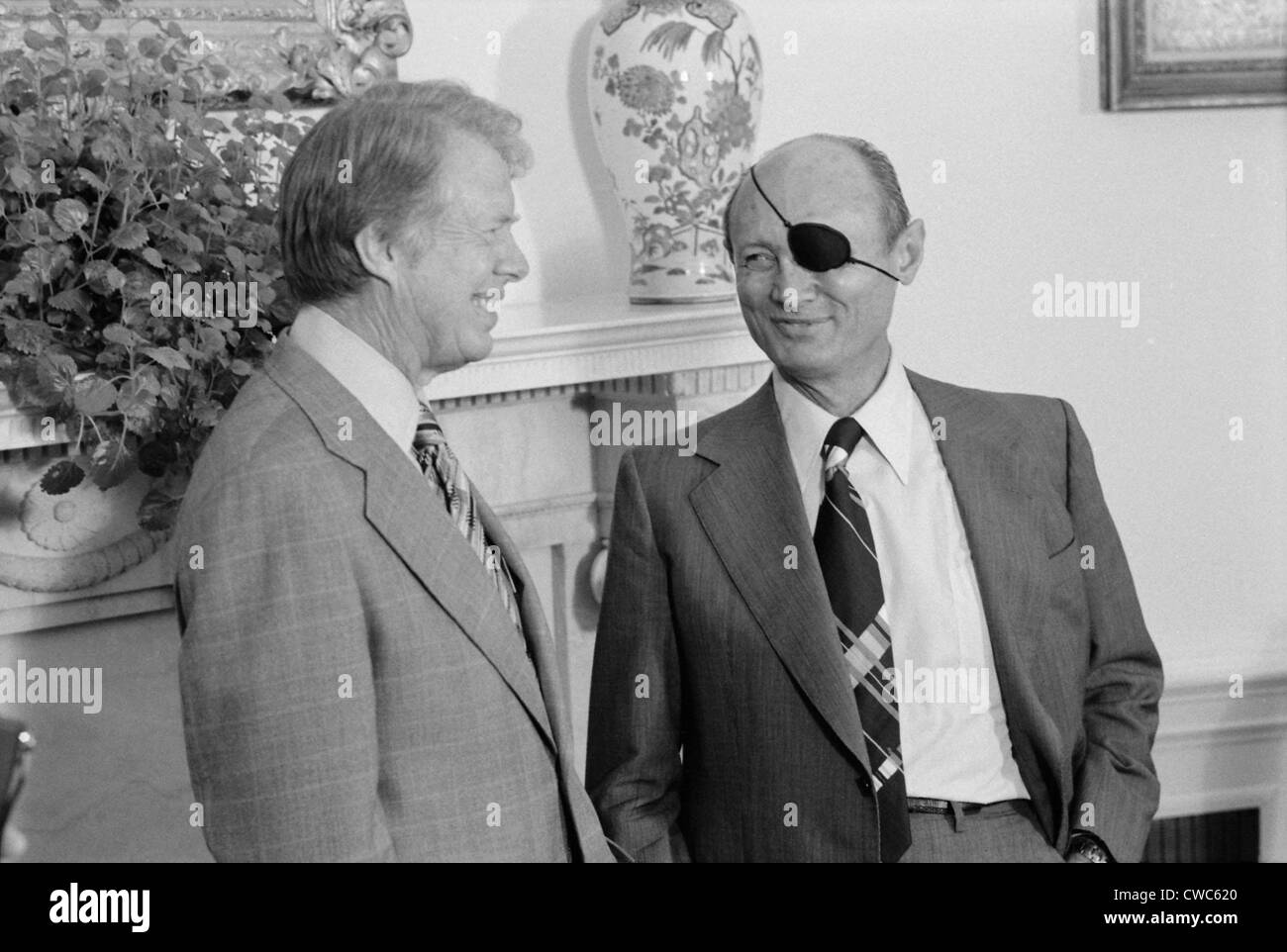 Jimmy Carter con il Ministro degli Affari Esteri Israeliano Moshe Dayan all Ufficio Ovale della Casa Bianca. Ott 20 1978. Foto Stock