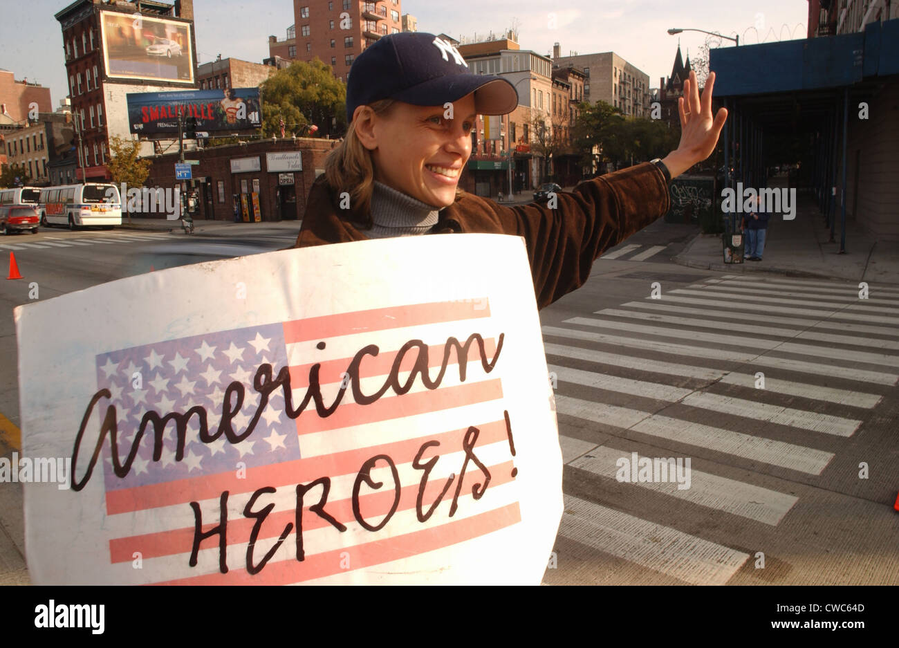 Ben wishers dimostrare il loro sostegno per il recupero dei lavoratori presso il sito del World Trade Center, Ottobre 20 2001. Foto: Foto Stock