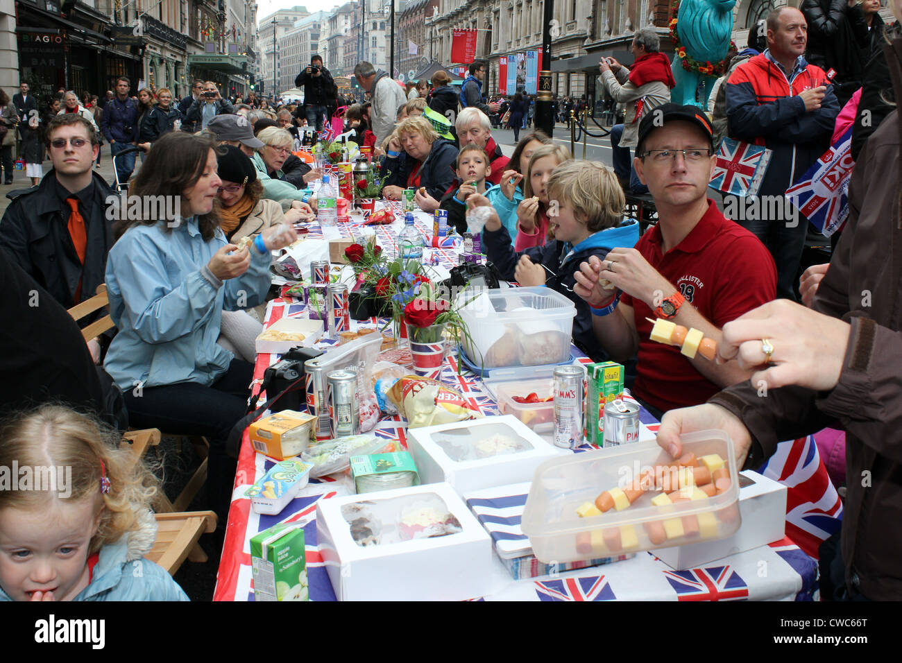 Big Pranzo street parte in Piccadilly a Queens Diamond celebrazioni giubilari di Londra 2012 Foto Stock