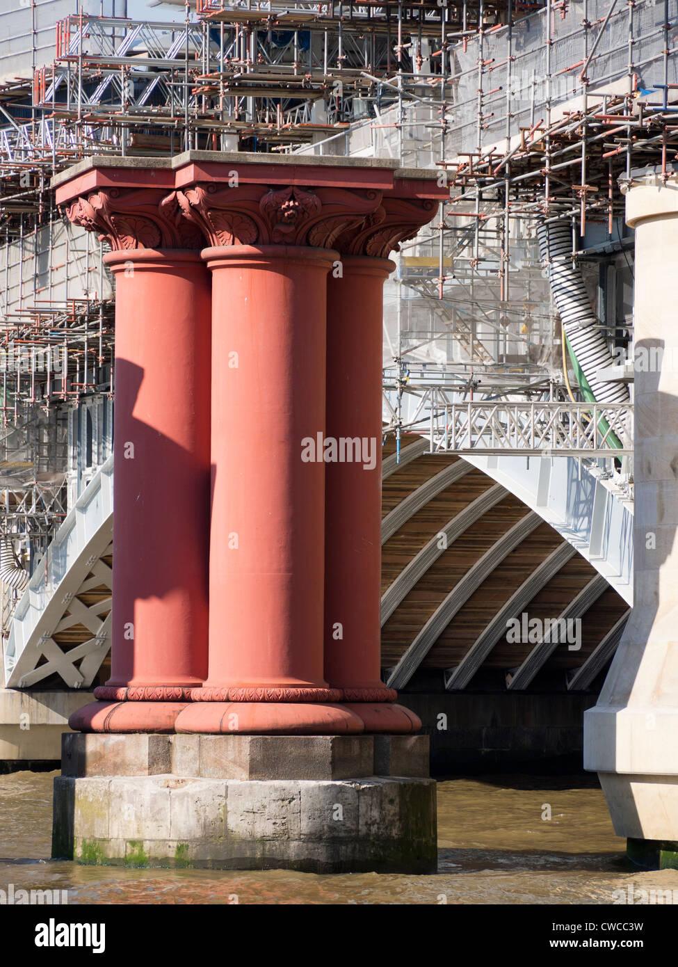Blackfriars Bridge di Londra - il vecchio e il nuovo 4 Foto Stock