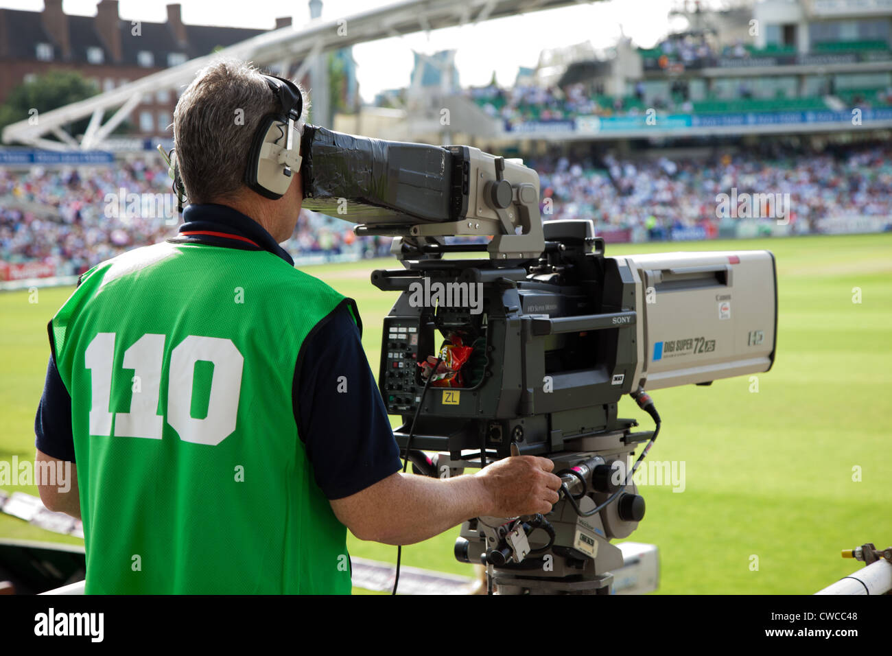 Un cameraman film al ovale England v Australia una giornata internazionale REGNO UNITO Foto Stock