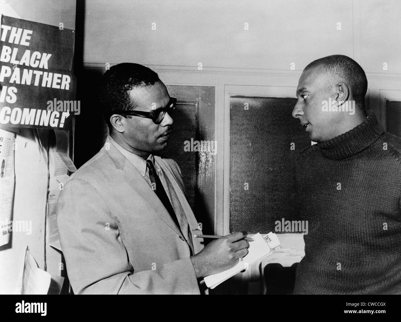 Stanley S. Scott intervistando Stokely Carmichael a studente Non-Violent Comitato di coordinamento (SNCC) sede di New York Foto Stock