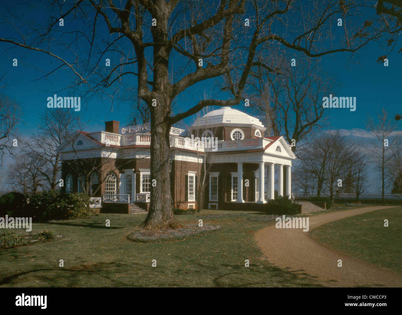 Monticello, la casa costruita da Thomas Jefferson nel 1770s. Facciata ovest da nord-ovest. 1978. Foto Stock