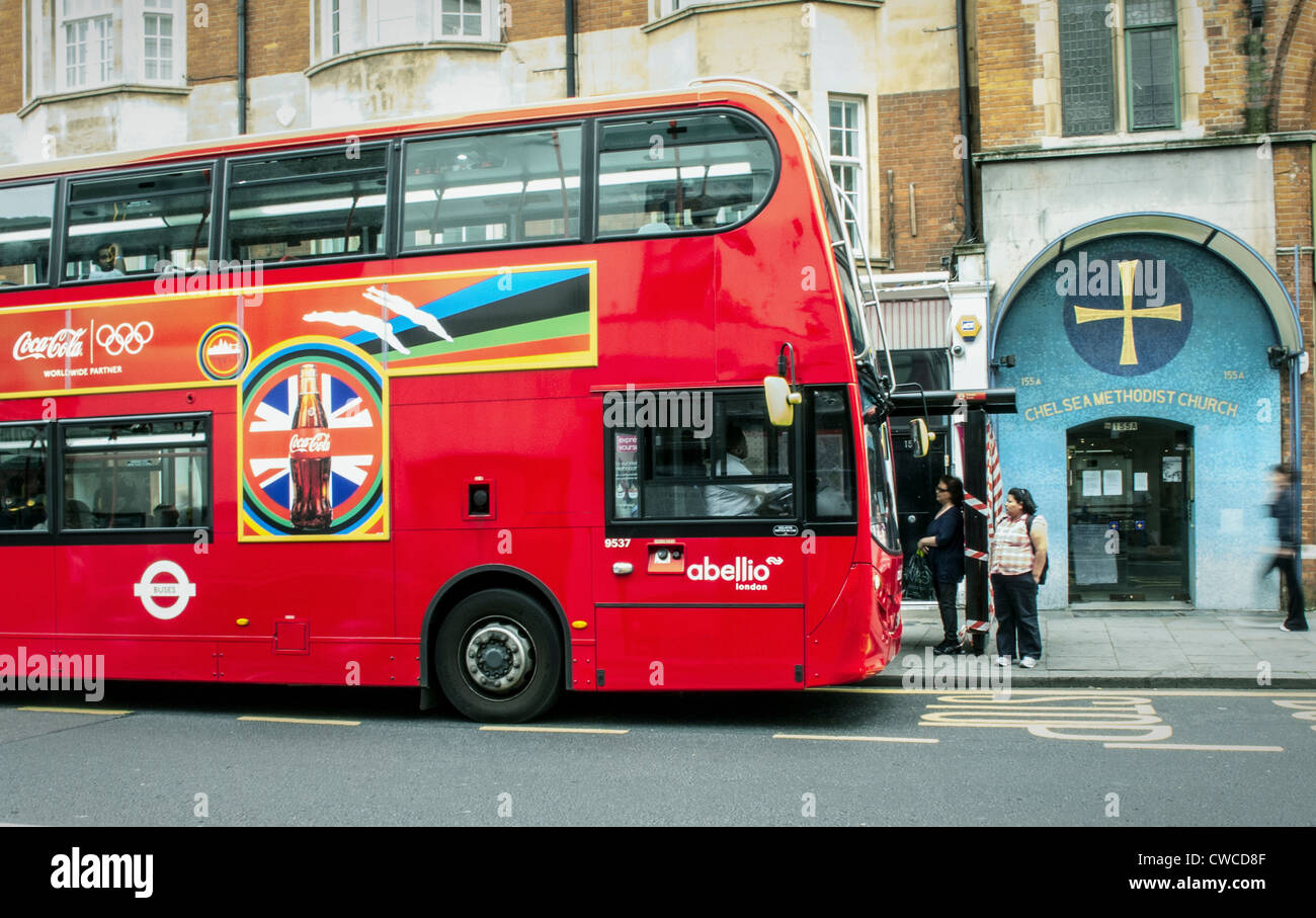 Fisico e spirituale - cerchio, croci e logo olimpico - Chelsea, London, England, Regno Unito Foto Stock