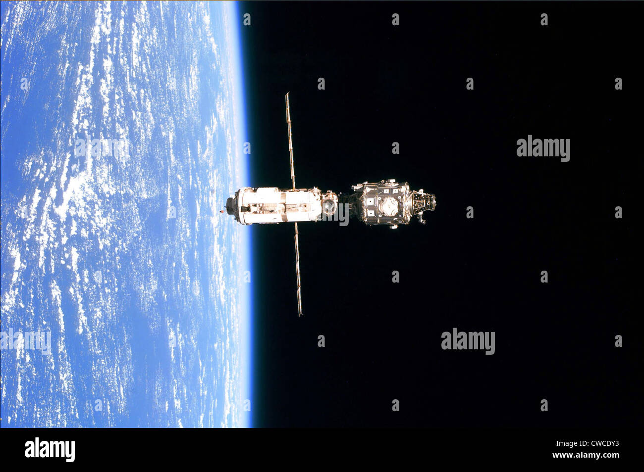 La Stazione Spaziale Internazionale nel 1999. Foto scattata dalla navetta spaziale Discovery il 3 giugno 1999. Foto Stock