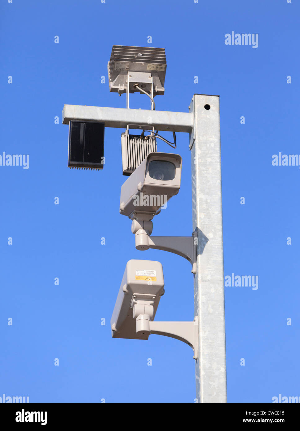 Le telecamere di sicurezza e washer al confine del Parco Olimpico est di Londra Foto Stock