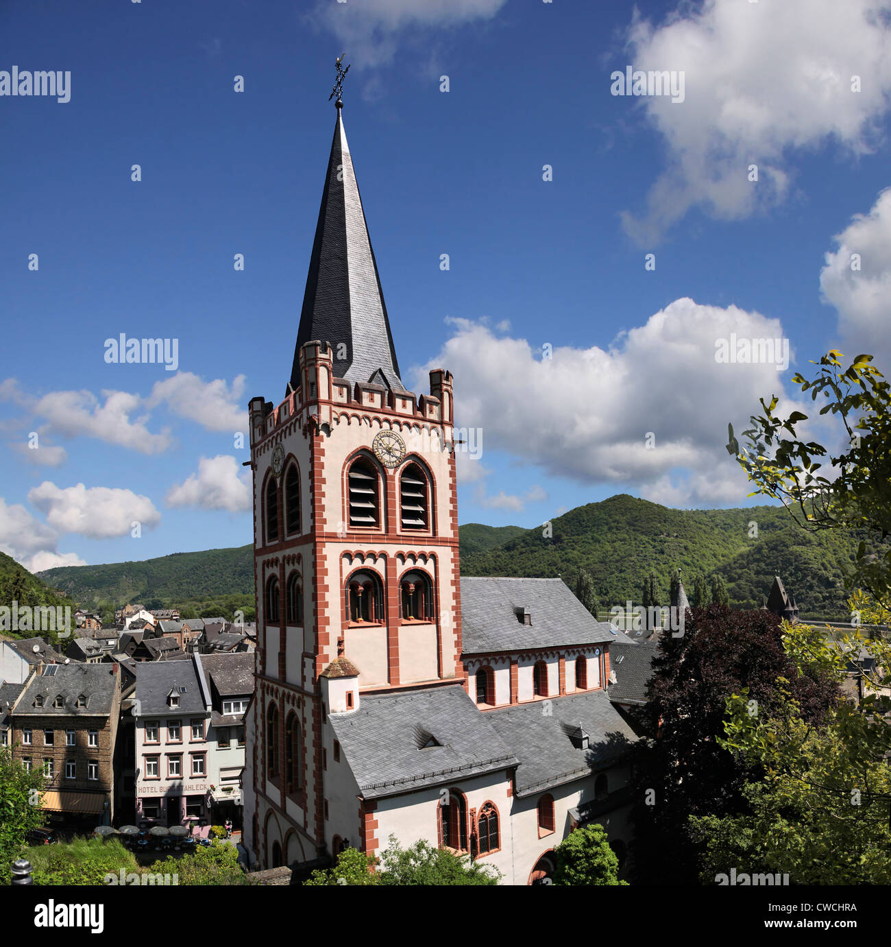 Chiesa di Sankt Peter in Bacharach nella valle del medio Reno, Renania-Palatinato, Germania Foto Stock