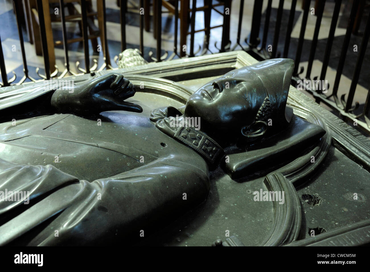 La recumbent bronzo Fouilloy Évrard,Cattedrale Notre Dame d' AMIENS,Amiens,Somme,Picardie,Francia Foto Stock