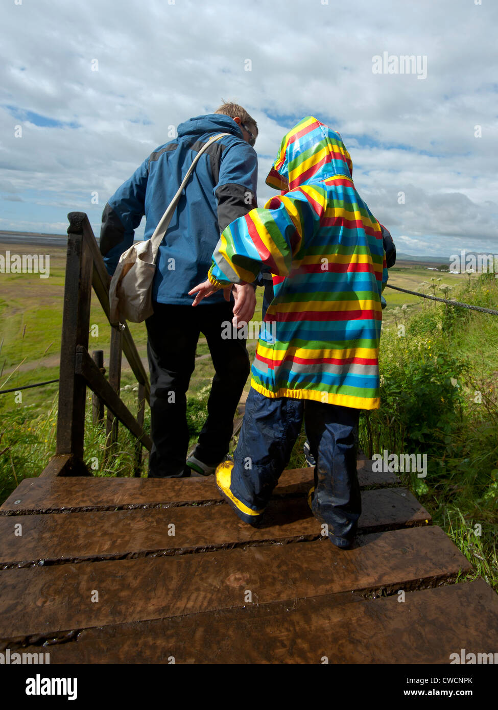 Bambino colorati, Seljalandsfoss cascata, Islanda Europa Foto Stock