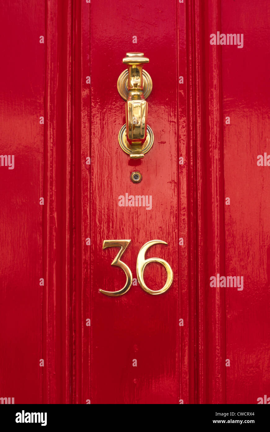 Porta Rossa con respingente e il numero 36 Foto Stock