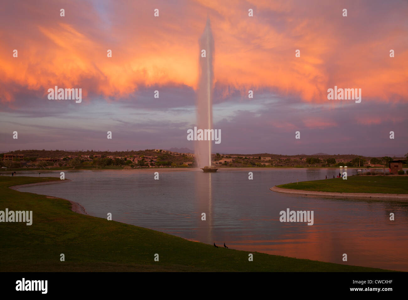 La fontana al tramonto, Fountain Hills e a est di Phoenix, Arizona. Foto Stock