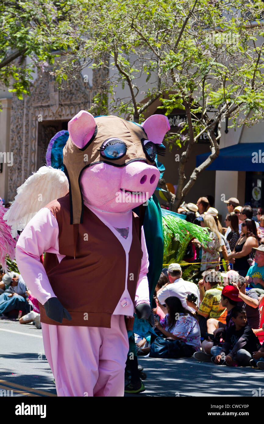 Flying Pig nel 2012 Summer Solstice Parade di "Santa Barbara, California Foto Stock
