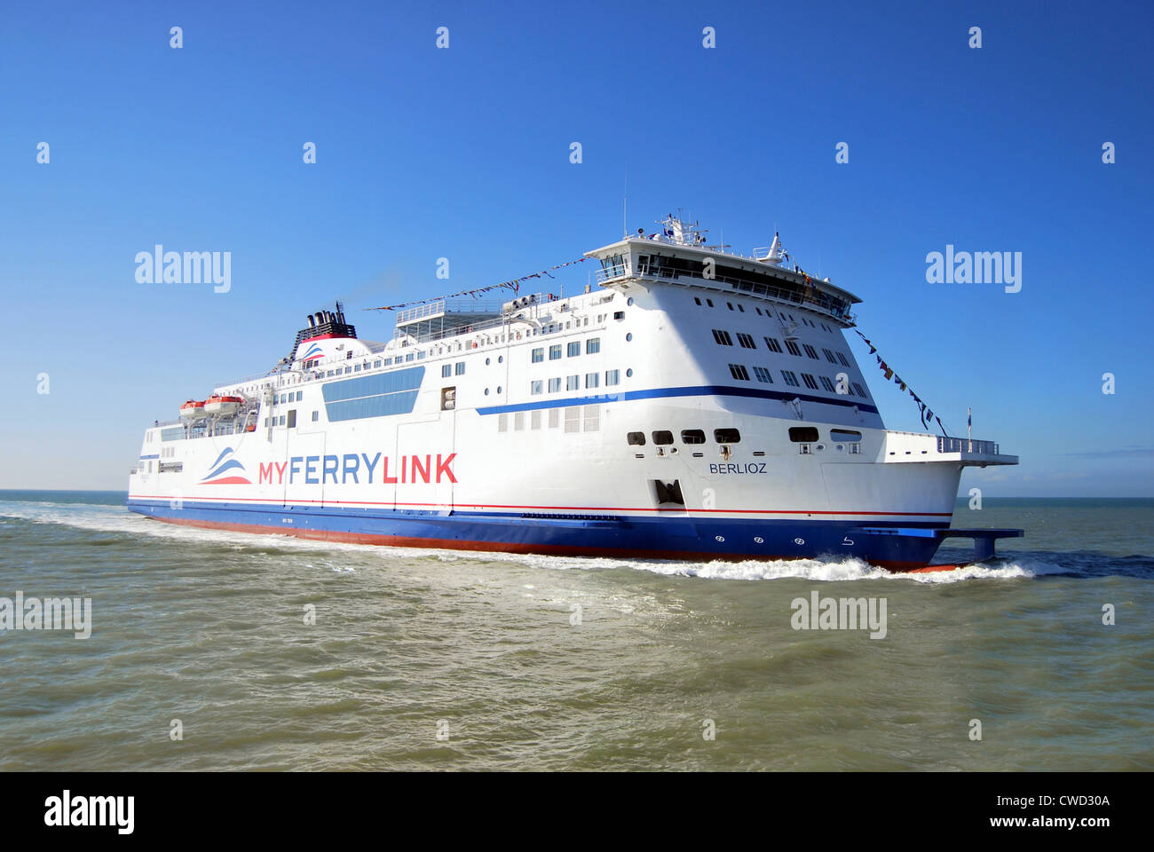 La nuovissima società di navigazione sulla rotta Dover - Calais il mio servizio di collegamento marittimo ha avviato il servizio in agosto 2012. Berlioz entra in Calais Foto Stock