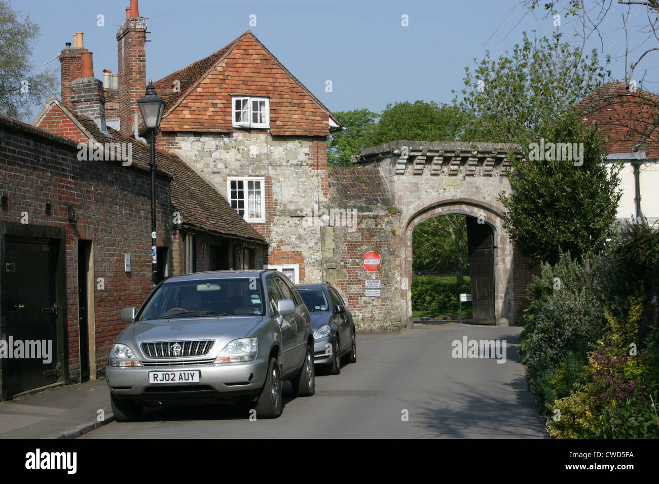 Porta di Harnham in De Vaux Place Salisbury. Un'uscita dal famoso Salisbury Cathedral Close. Wiltshire Regno Unito 2012. Foto Stock