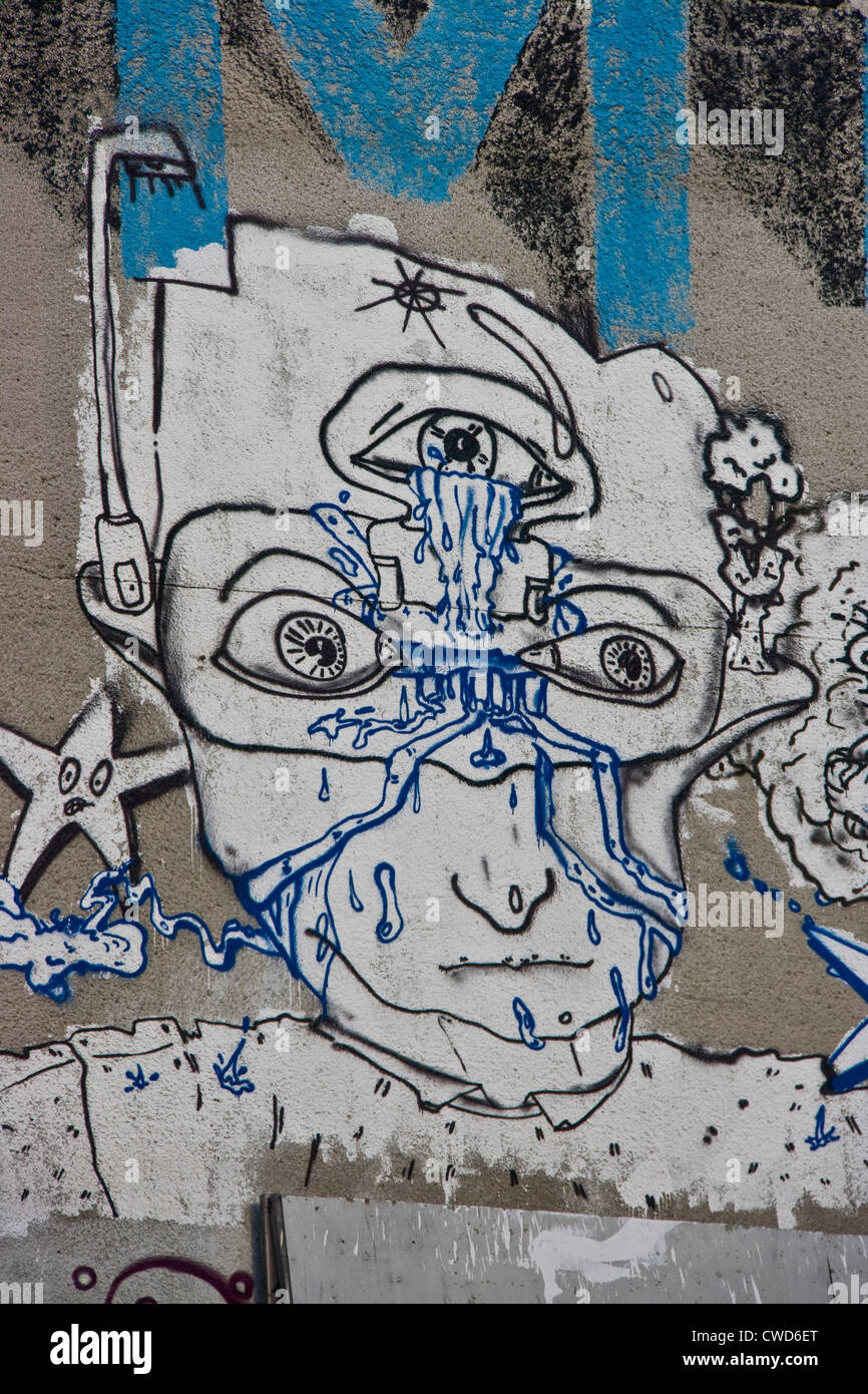 Graphic urban graffiti street art disegno illustrazione sulla parete nella zona est di Londra Inghilterra Europa Foto Stock